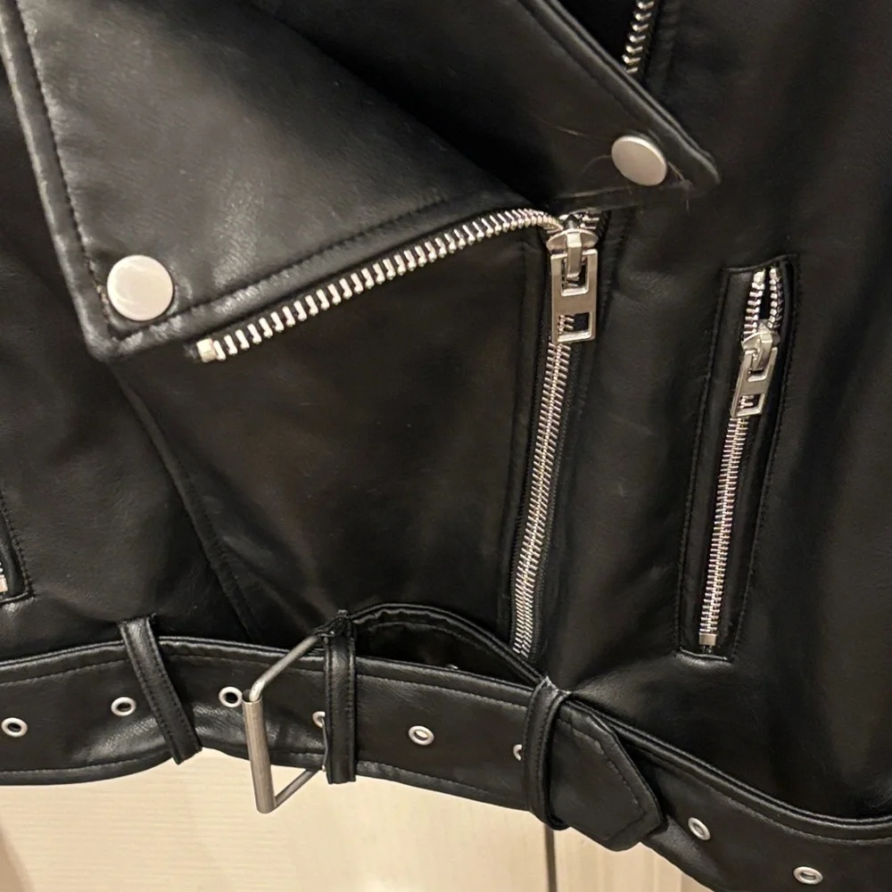 Zara Women's Cropped Vegan Leather Moto Jacket - Picture 3 of 4
